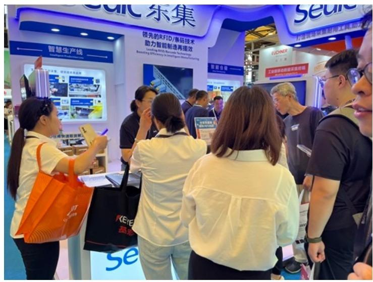 东集携丰富产品亮相,赋能多场景新质生产力(图1) 东集携丰富产品亮相,赋能多场景新质生产力(图1)